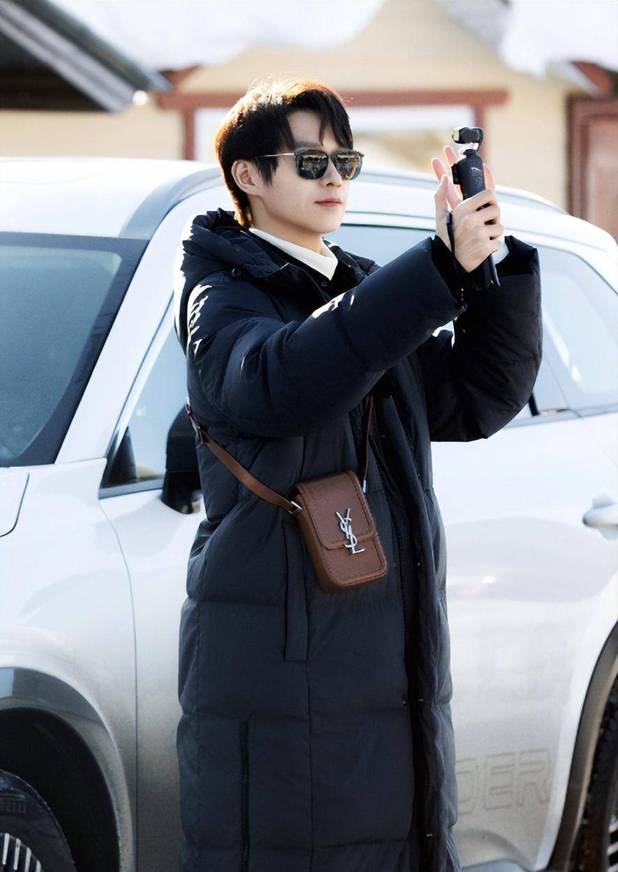 原创魏大勋自拍粉丝狂喜网友这张图片我也可以哥哥