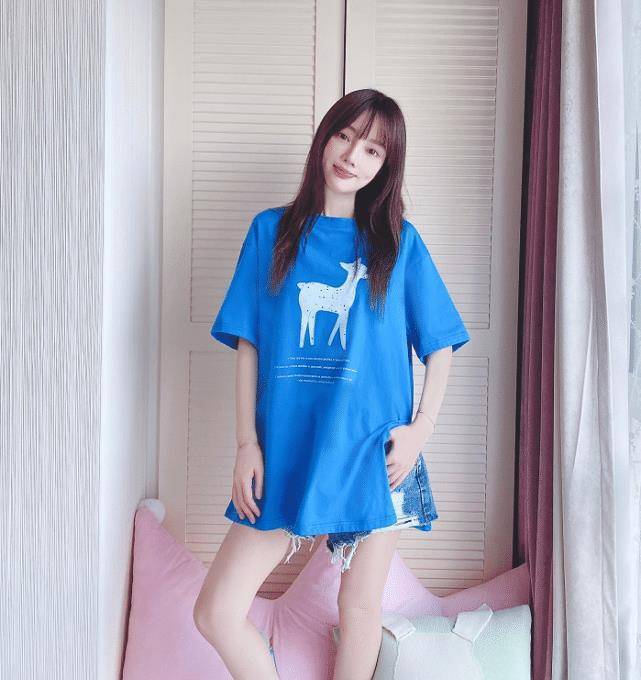 原创李小璐不开美颜直播自证颜值浓妆出镜差点认不出这还是你吗