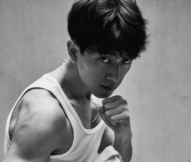 原创体育老师因撞脸李现被迫降级只能教初中得知理由让人笑出眼泪