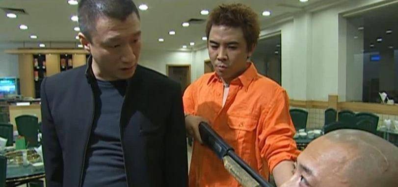 征服中狂妄的刘华强谁也看不起为何给混混周国权面子