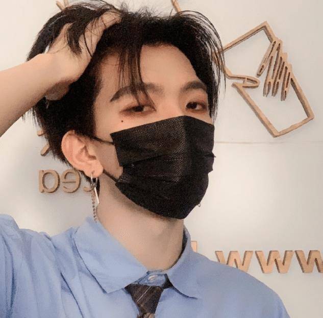 原创七鹤大人突破自我挑战首穿洛丽塔原以为很娘但没想到丑帅丑帅的