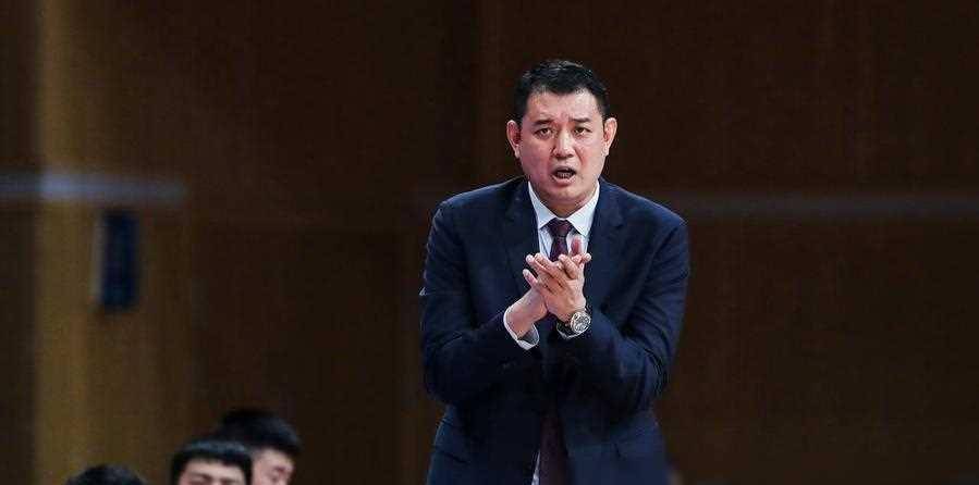 原创巩晓彬强势回归重掌山东教练席出山执教再掀风云