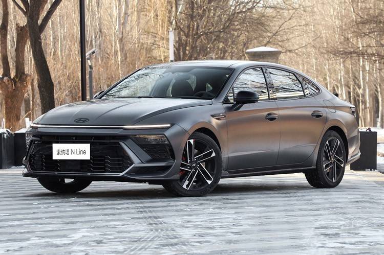 给人感觉非常凌厉,而除了普通版外,新车还提供n line套件可选,整体