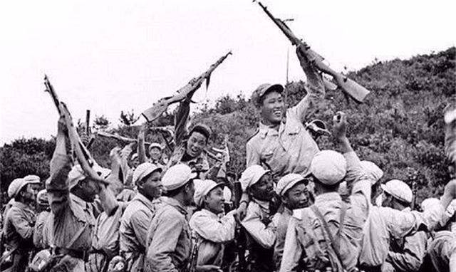 63岁那年视察工作时遇难,后司令员被免职_张德福_张德贵_因为