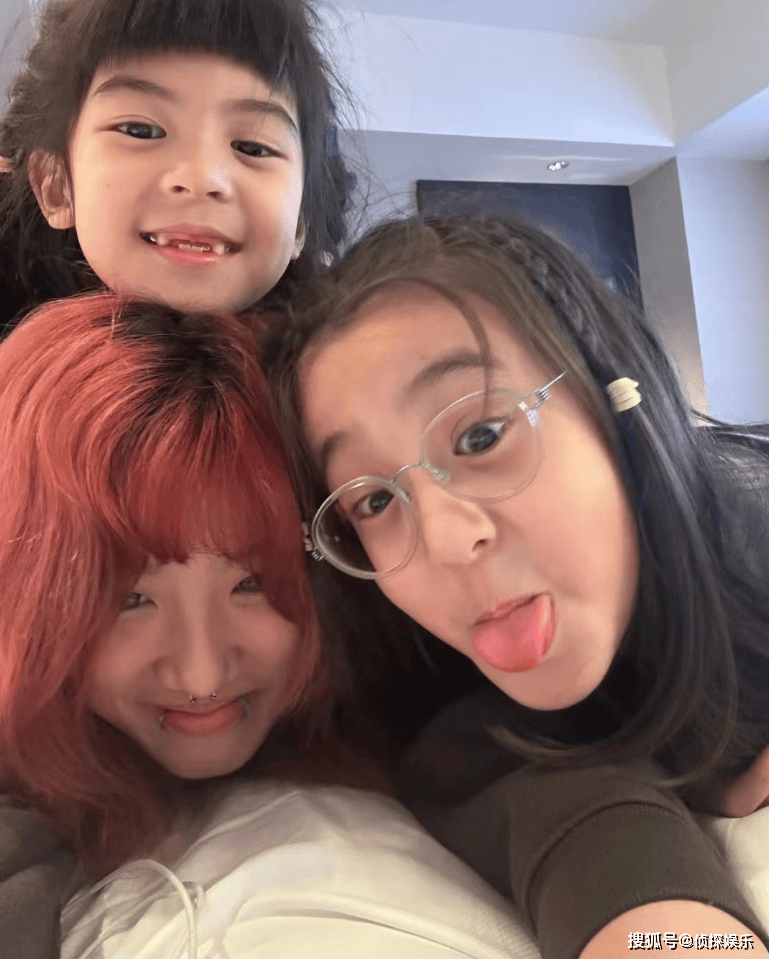 贾静雯18岁长女晒近照,梧桐妹穿修身衣小秀性感,取掉鼻环更漂亮_照片