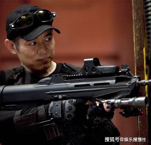 功夫巨星李连杰晒近照60岁状态回春笑容满面