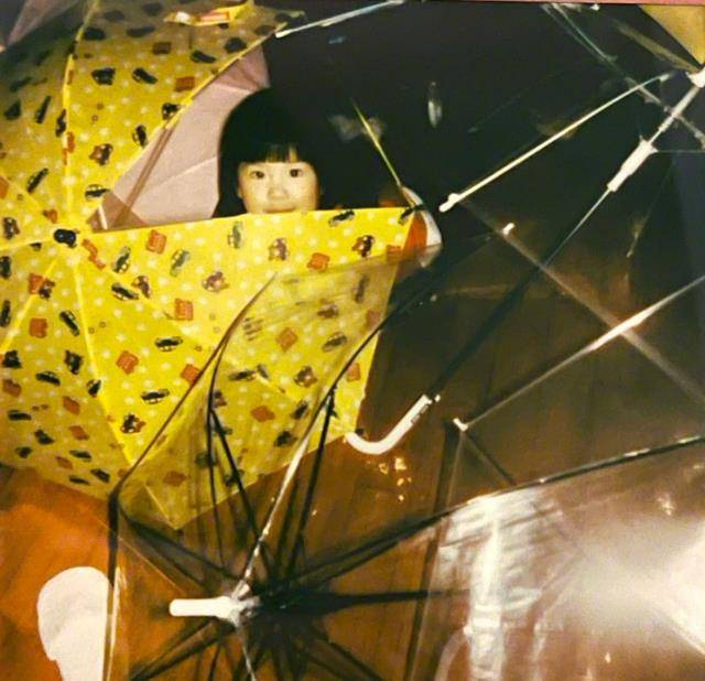 原创张钧甯曝光跟母亲的合照颜值引起关注她小时候还挺可爱的