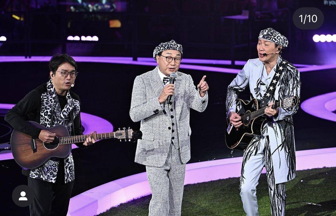 的两个儿子之外,许冠杰的兄弟许冠文与儿子许思维也被请到了台上现场