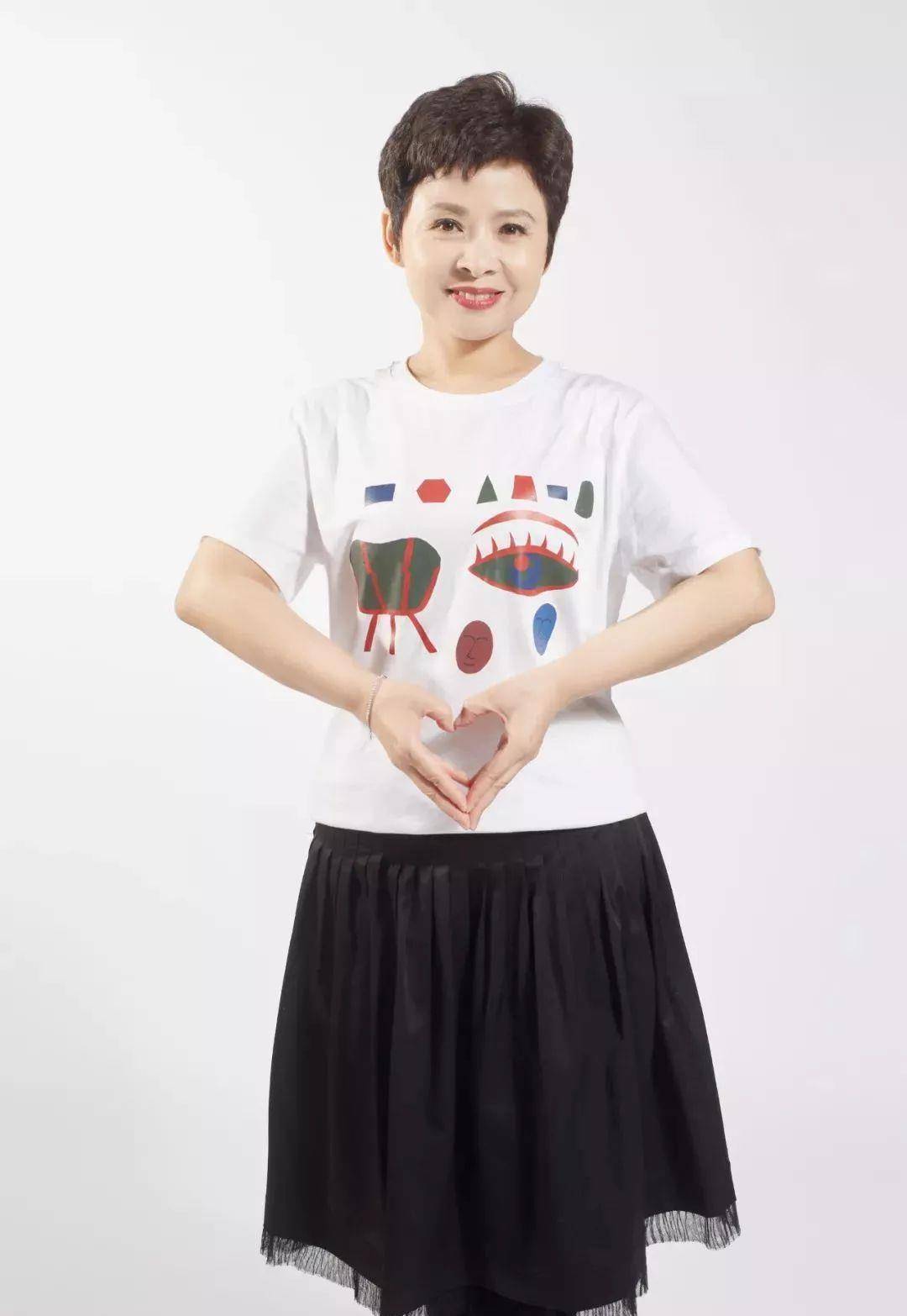 原创董文华初恋为娶她苦等4年13次上舞台靠丈夫和儿子走出低谷