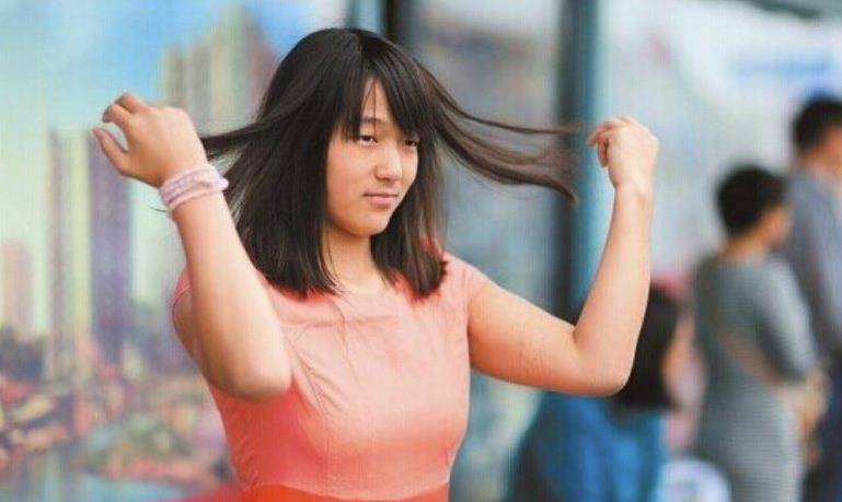 还记得篮球女孩吗靠半截身躯拿冠军现在装上假肢正常生活