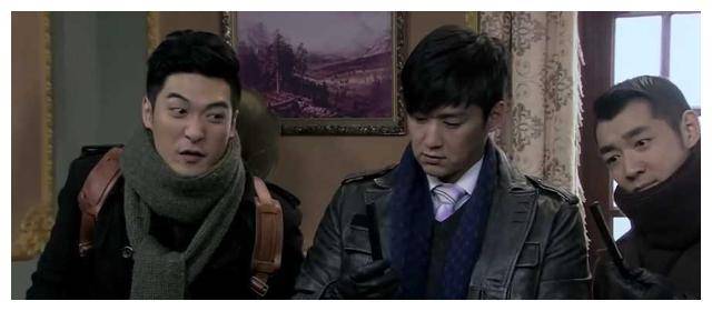 史上最上流的抗日神剧战士们一言不合就走秀名牌首饰应有尽有