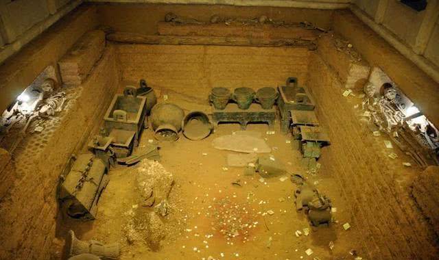 原创河南村子发现千年古墓墓中女子手持18斤巨斧她是谁