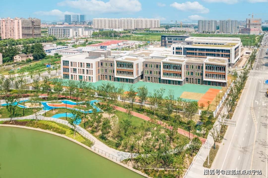 捡漏唐镇融创未来金融城2号线创新中路站融创未来金融城在售叠墅和