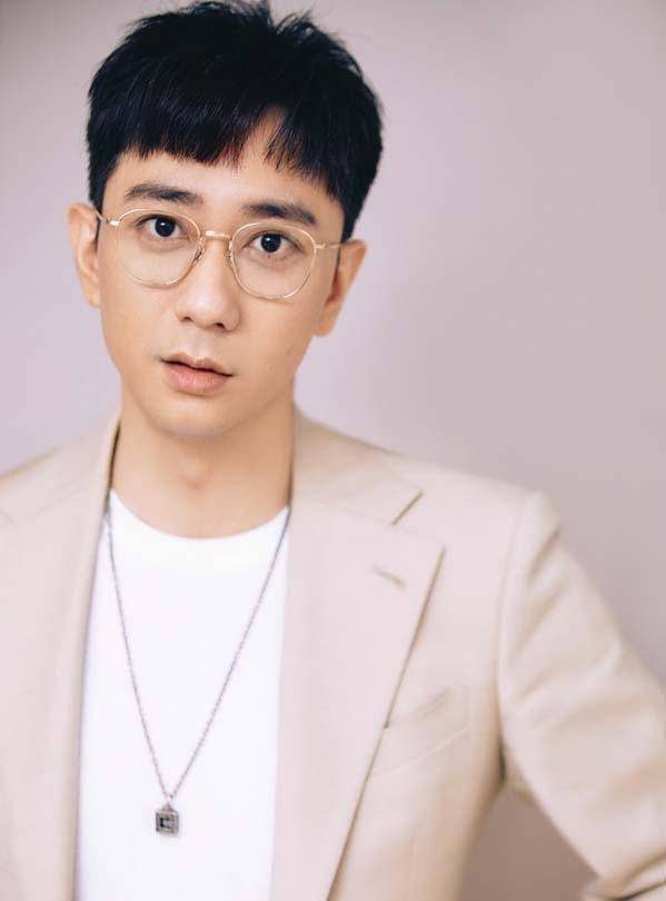 原创原创年少轻狂王自健经历巅峰与低谷过山车式人生华丽转身成演员