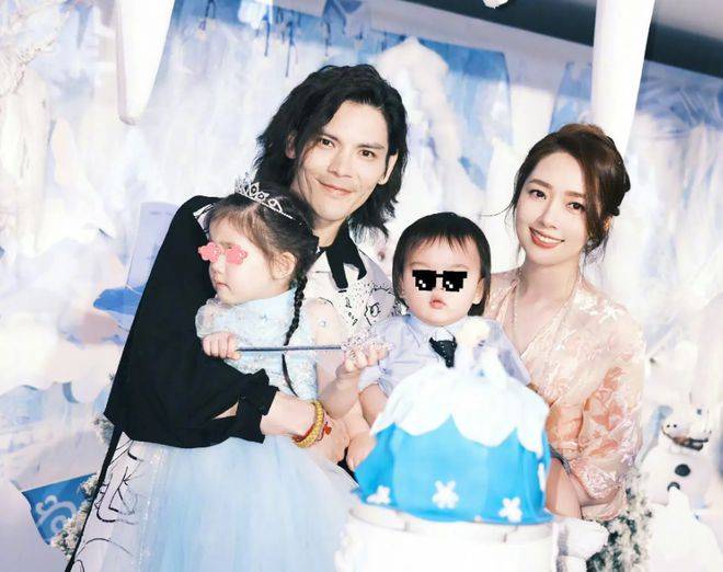 郭碧婷3岁女儿:帮妈妈获奖12亿,长得不像爸,向家继承人之一_向佐_向芷