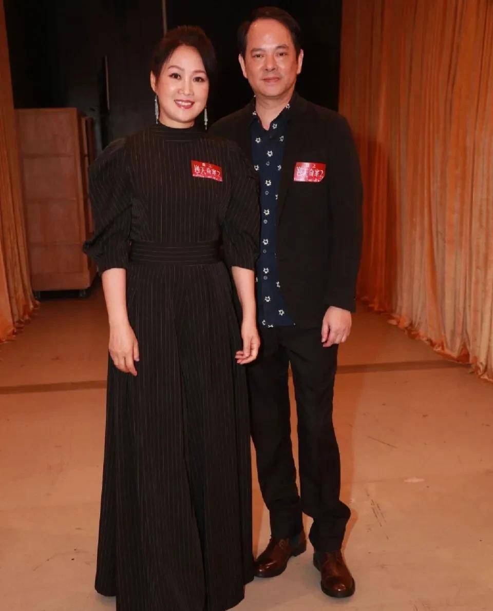 原创把老公熬成了爹年过5旬的梁小冰瘦身成功大7岁的丈夫老太多了