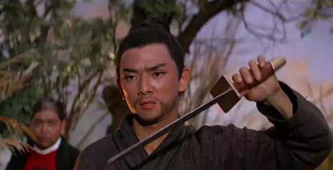 断臂的故事情节和金庸武侠《神雕侠侣》中杨过被郭芙断臂的情节如出一