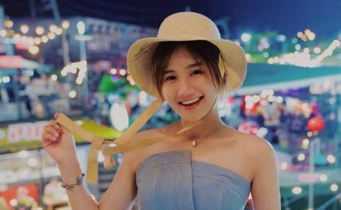 密子君一顿甜品吃了5000块观众却被她造型吸引越来越老气了