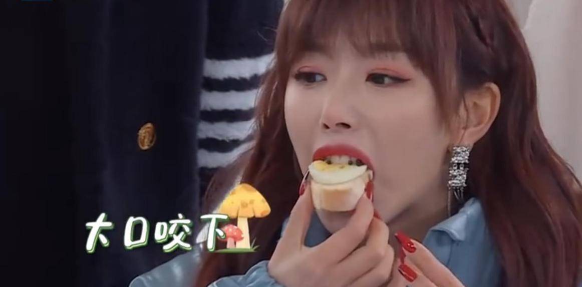 孔雪儿吃鱼子酱被群嘲受谢霆锋赏识参加选秀却遭资本打压