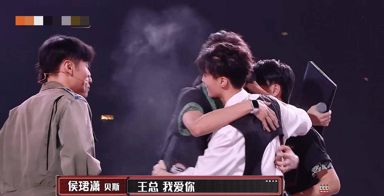 王俊凯被怼脸拍视频脸上毛孔清晰可见通宵两天皮肤状态很意外