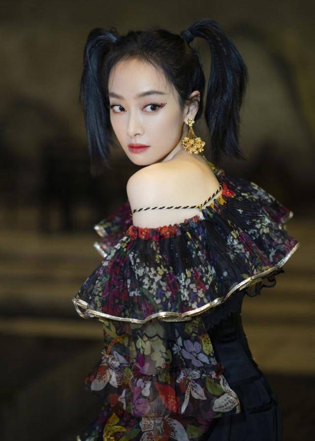 原创不愧是金鹰女神宋茜火焰橙挑染发现身晚会完美驾驭机车混搭风