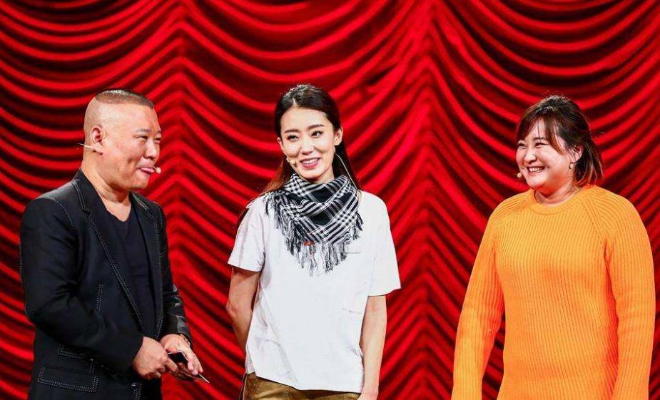 贾玲张小斐携手11年背后她们的姐妹情远比想象中更感动