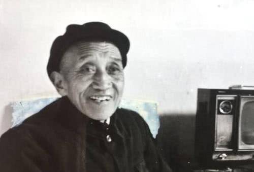 那是在1951年,彭老总下令,将主力部队转移至三八线,吴成德的一八零师