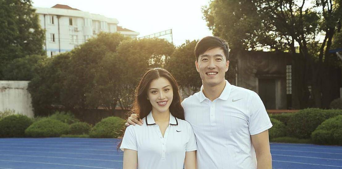 原创北方开启冬天模式女演员葛天却在云南发光腿照有点凡尔赛