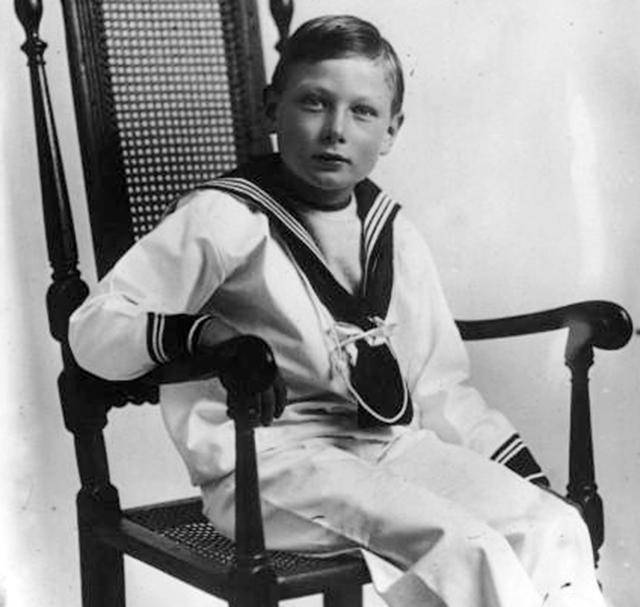 原创星星的孩子英女王的小叔癫痫病患者被圈养到消失