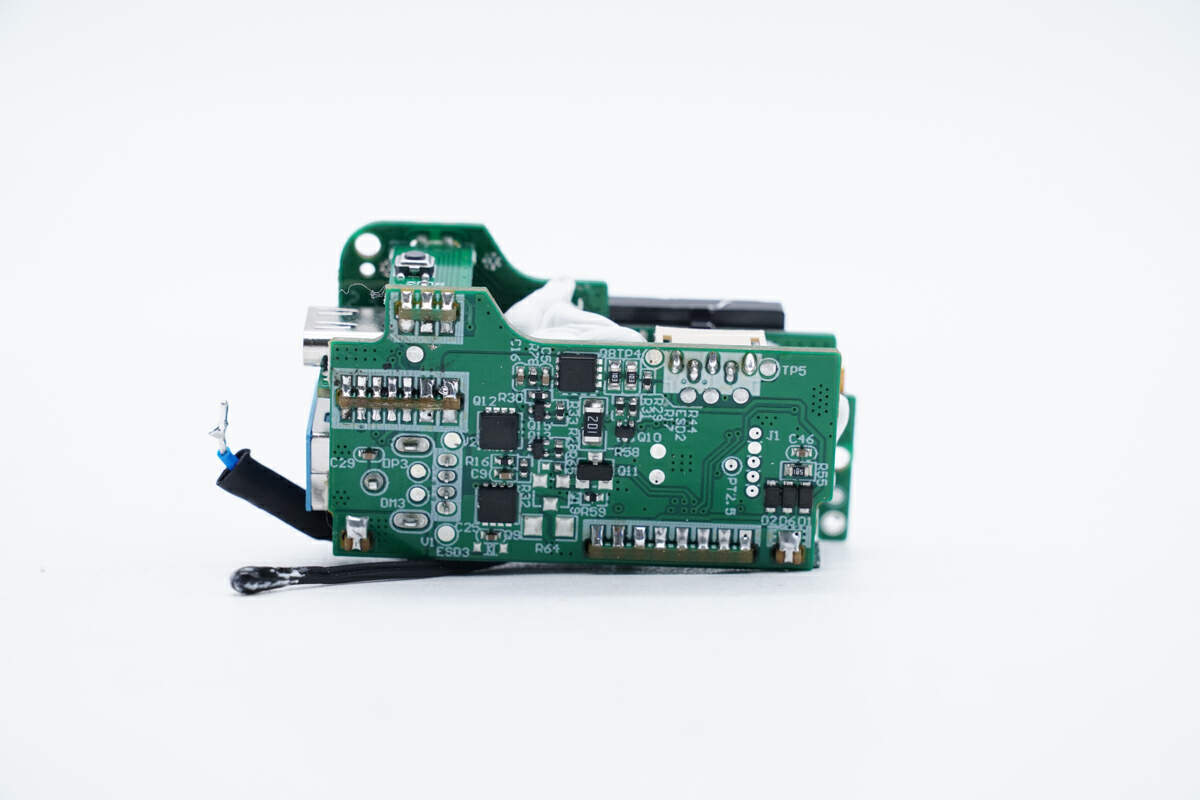 小巧精致还自带usb-c线,安克229元新款自带线充电宝拆解看看用料_移动