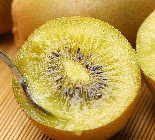 原创别再乱吃减肥药了常吃这6种水果中的减肥大王轻松瘦到两位数