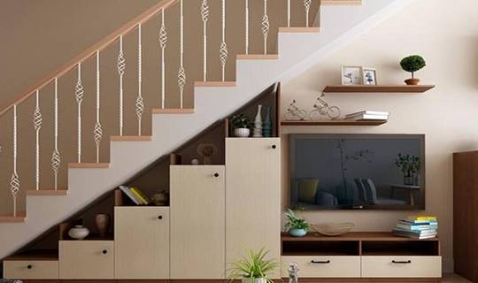 把楼梯的空间利用起来,设计些柜子,很美观很实用呢!