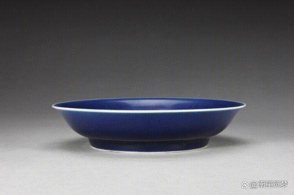 拍卖场上的瓷中上品霁蓝釉明看宣德清看雍正艺术品拍卖