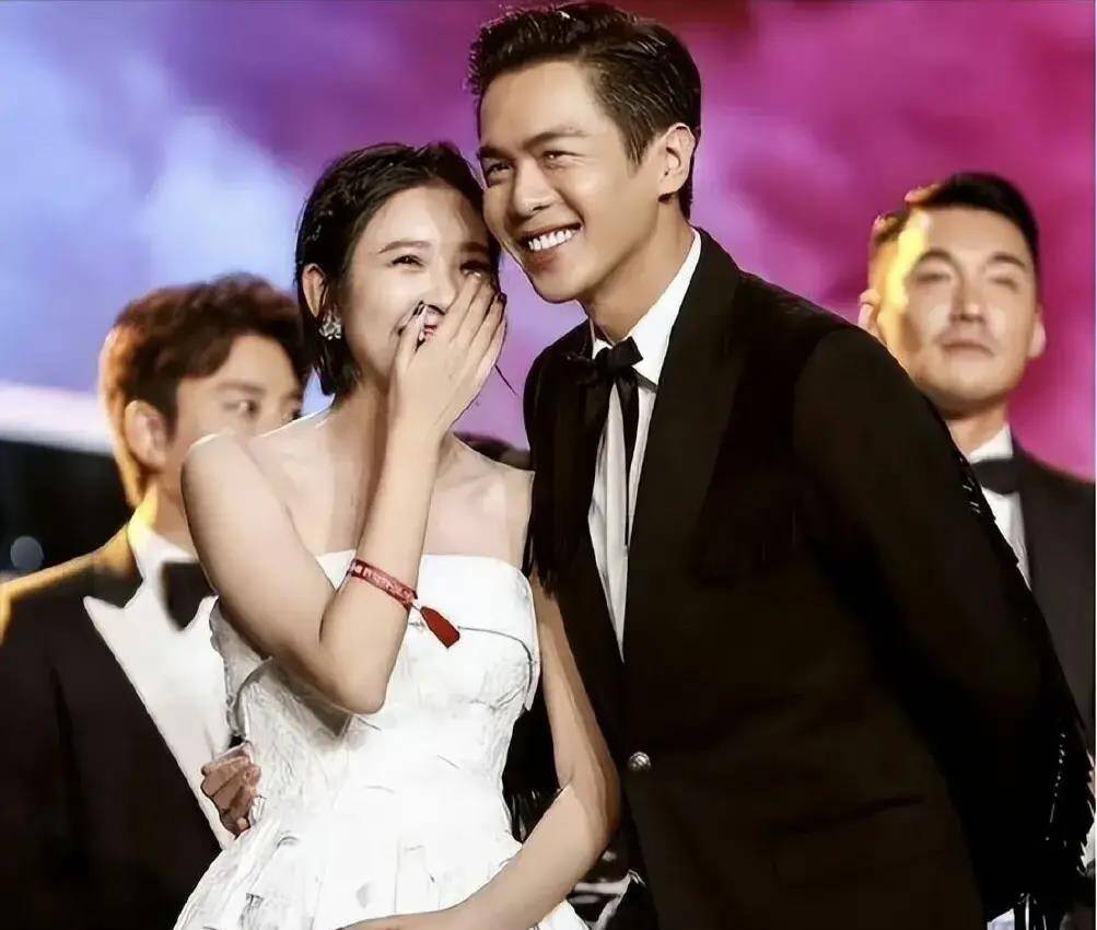 唐艺昕透露和张若昀公开恋情的原因网友喊话白敬亭宋轶来学