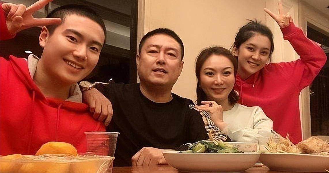 原创国乒男单冠军梁靖昆是个富二代刘的弟子他的妻子是个女明星