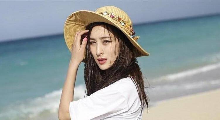 原创被嫌弃娱记曝马苏为复出主动参加饭局想献媚勾搭却被高层责怪