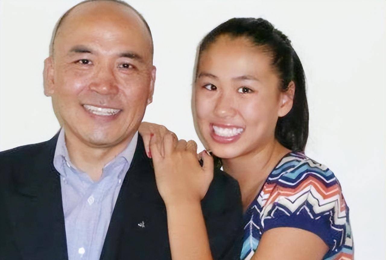 原创郎平女儿曾晒与弟弟的合照父亲为照顾她15年不娶60岁2婚生子