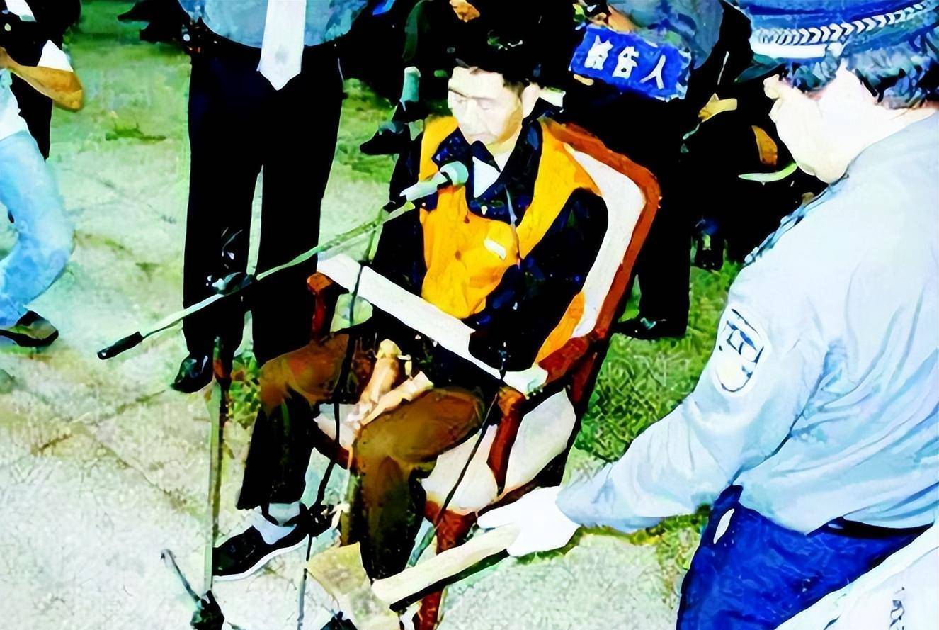 怒杀8口人在监狱里的日子,简学良无时无刻不在后悔自己出轨的事情.