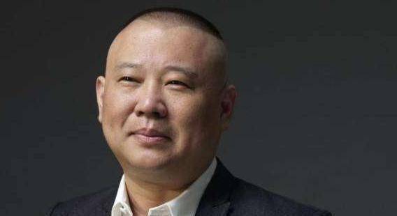 原创被家人连累欠债百万郭德纲徒弟秦霄贤仍潇洒戴名表开豪车出行