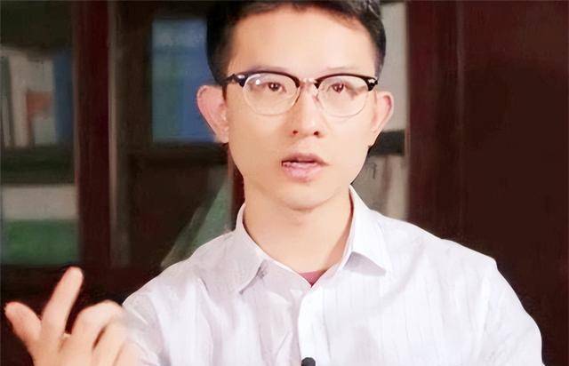 原创纪实福建少年患怪病扶墙行走六年为自救学医成博士现在咋样