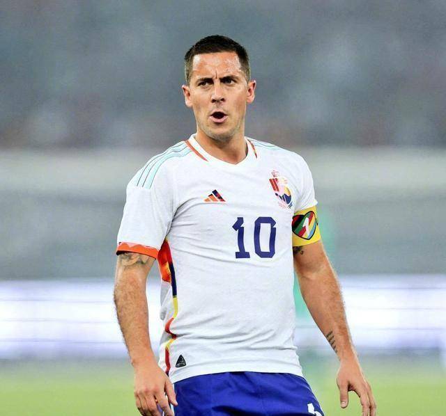 原创比利时白斩鸡阿扎尔这身材有国足那味儿了