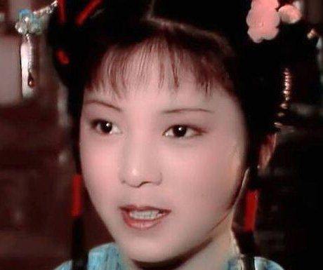 蒋玉菡娶袭人不是当妾,而是当正室夫人,明媒正娶,仪式十分隆重,一大家