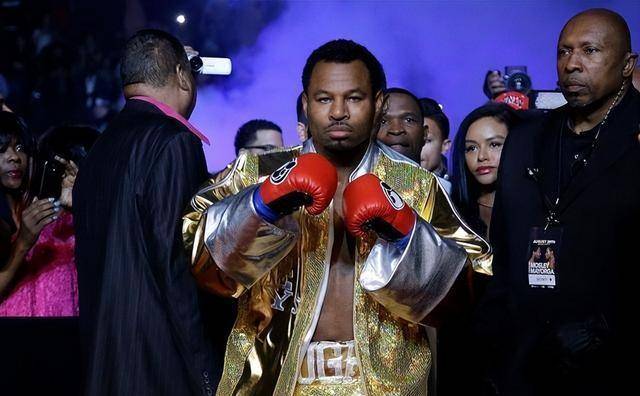 原创2002年美国拳王迎娶韩国粉丝千万资产被挥霍冠军腰带被偷卖