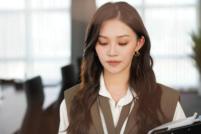 女魔头变霸总秘书上演甜宠轻喜剧_钟晴_工作_步一