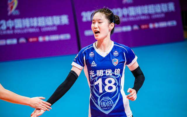 原创期待中国女排年轻新二传露面接受媒体采访有望接班丁霞