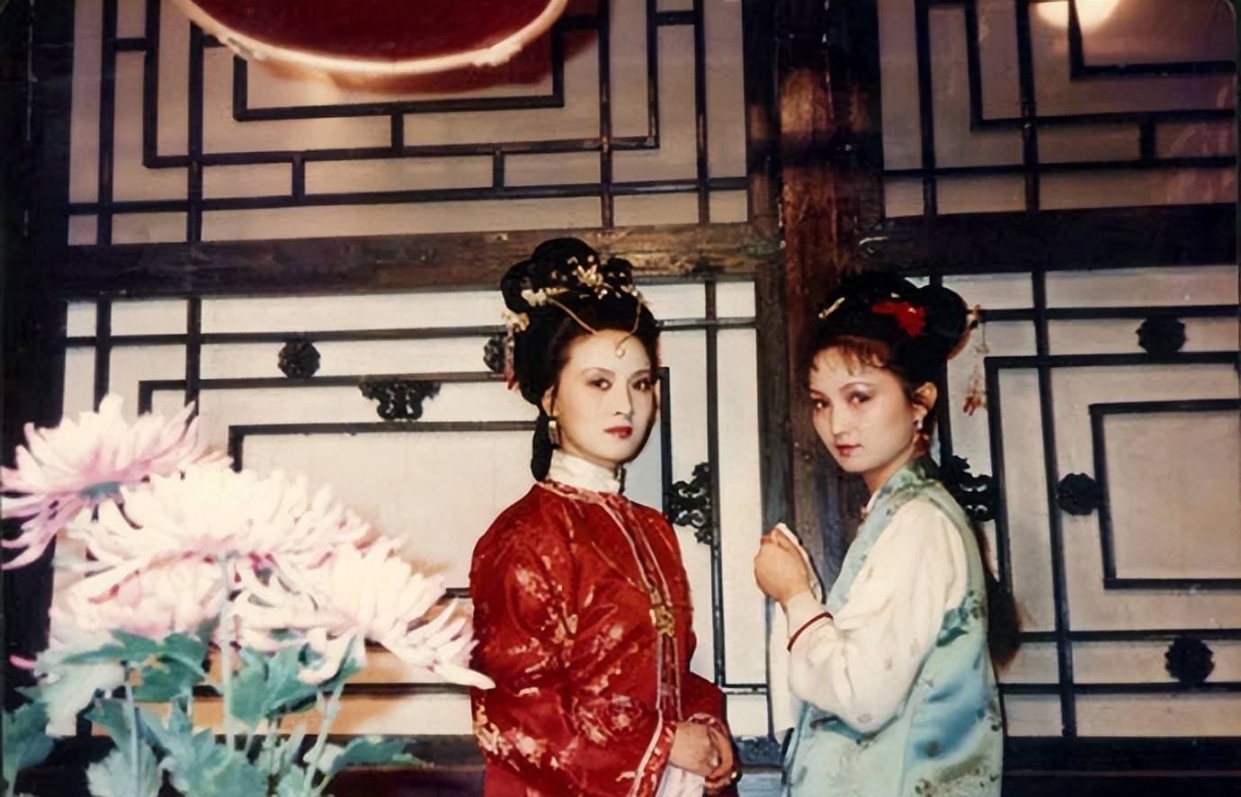 红楼梦贾母给了王熙凤泼天的富贵可惜凤姐没接住还闹出丑闻