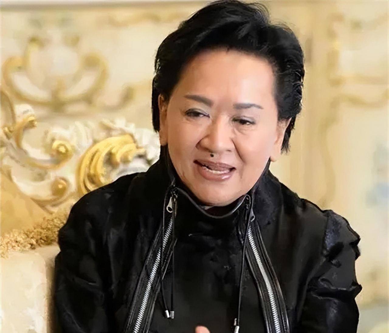 原创为嫁富豪她穿30年塑身衣不离身丈夫遗嘱财产只给1元钱