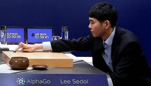 被阿尔法狗3:0虐惨的柯洁,没想到是个段子手,撞脸电竞选手若风