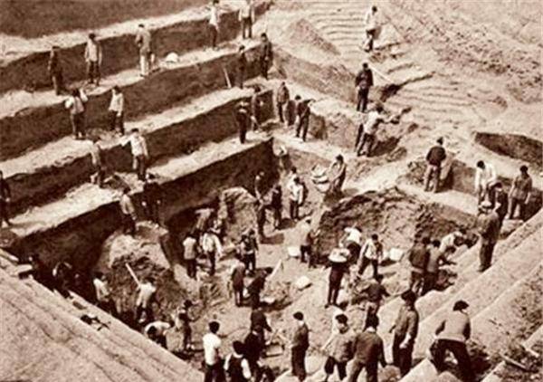 法医学上对腐败巨人观的描述是,死亡4-7天之后的尸体,内部因腐败产生