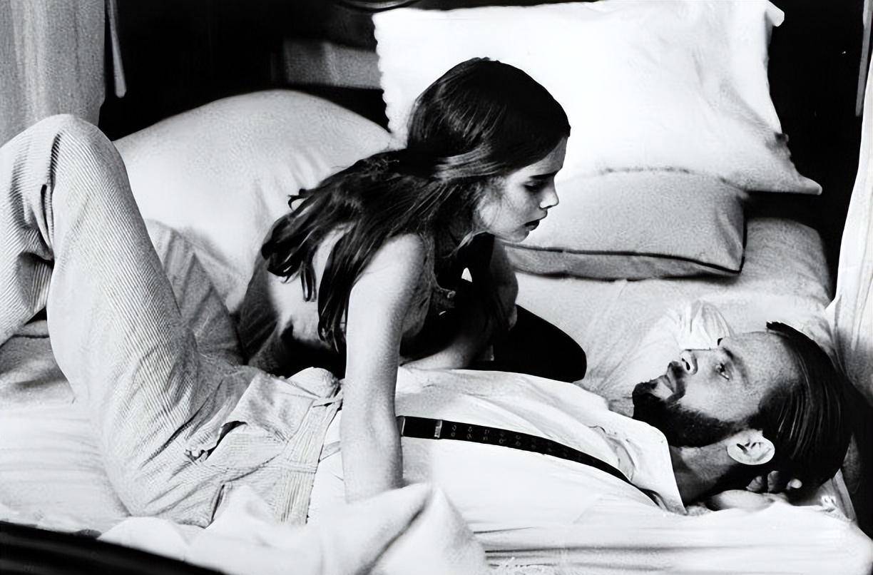 为此,11岁的波姬·小丝便已经与27岁的男演员拍吻戏了.